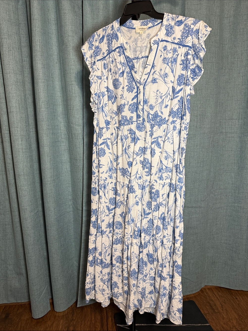 Umgee White and Blue Floral Midi Dress